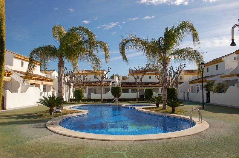 Wonderful townhouse with 2 bedroom, 2 bathroom communal pool only 200m to the beach in Torre de la Horadada.