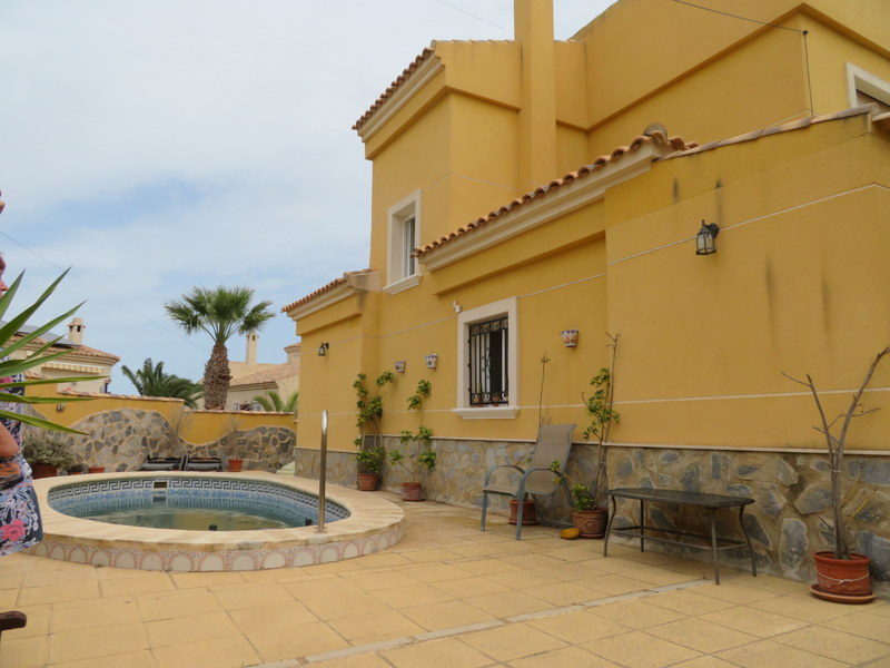 Spacious detached villa with 3 bedroom, 2 bathroom, private pool and distance sea views in El Galan – Villamartin