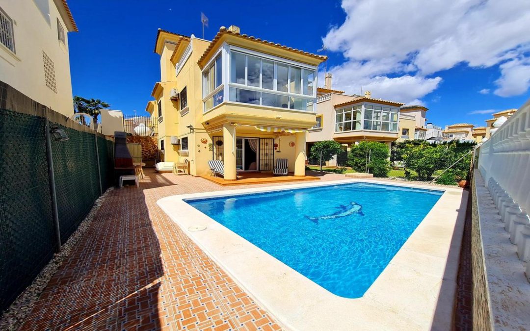 4 bed Villa for sale in Los Dolses