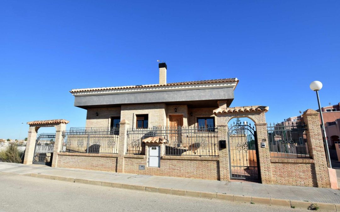 4 bed Villa for sale in Los Montesinos